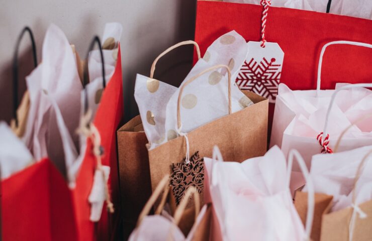 Túi giấy là gì? Khám phá khái niệm, ứng dụng và xu hướng thiết kế độc đáo